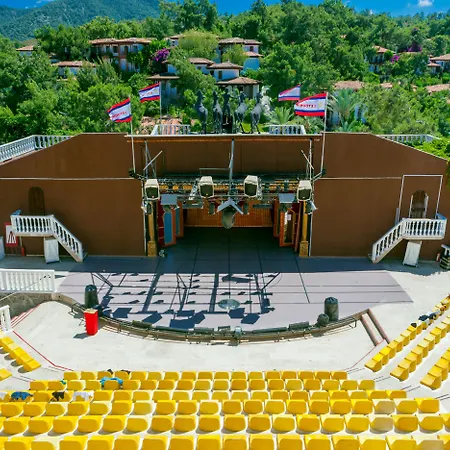 Club & Letoonia 페티예