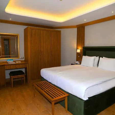 Club & Letoonia フェティエ